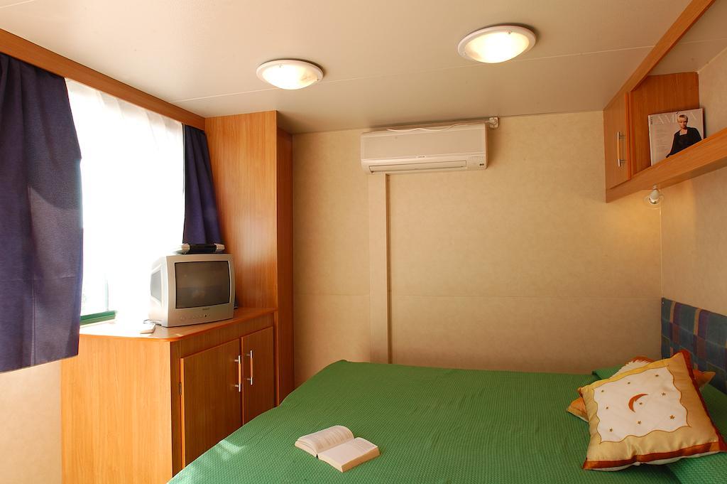 Camping Edy Diano Marina Phòng bức ảnh